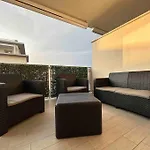 10 Min Airport+Free Private Parking5 Min Train