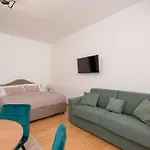 Studio Suite 16