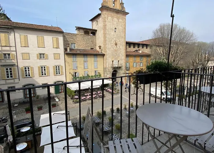 Piazza Mascheroni Home