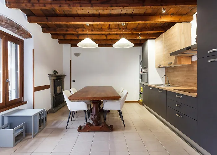Appartamento Con Travi A Vista