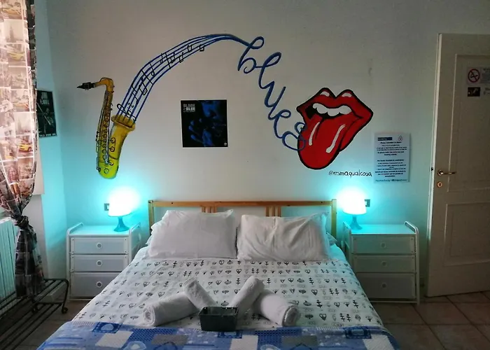 La Luna Blu In Old Town