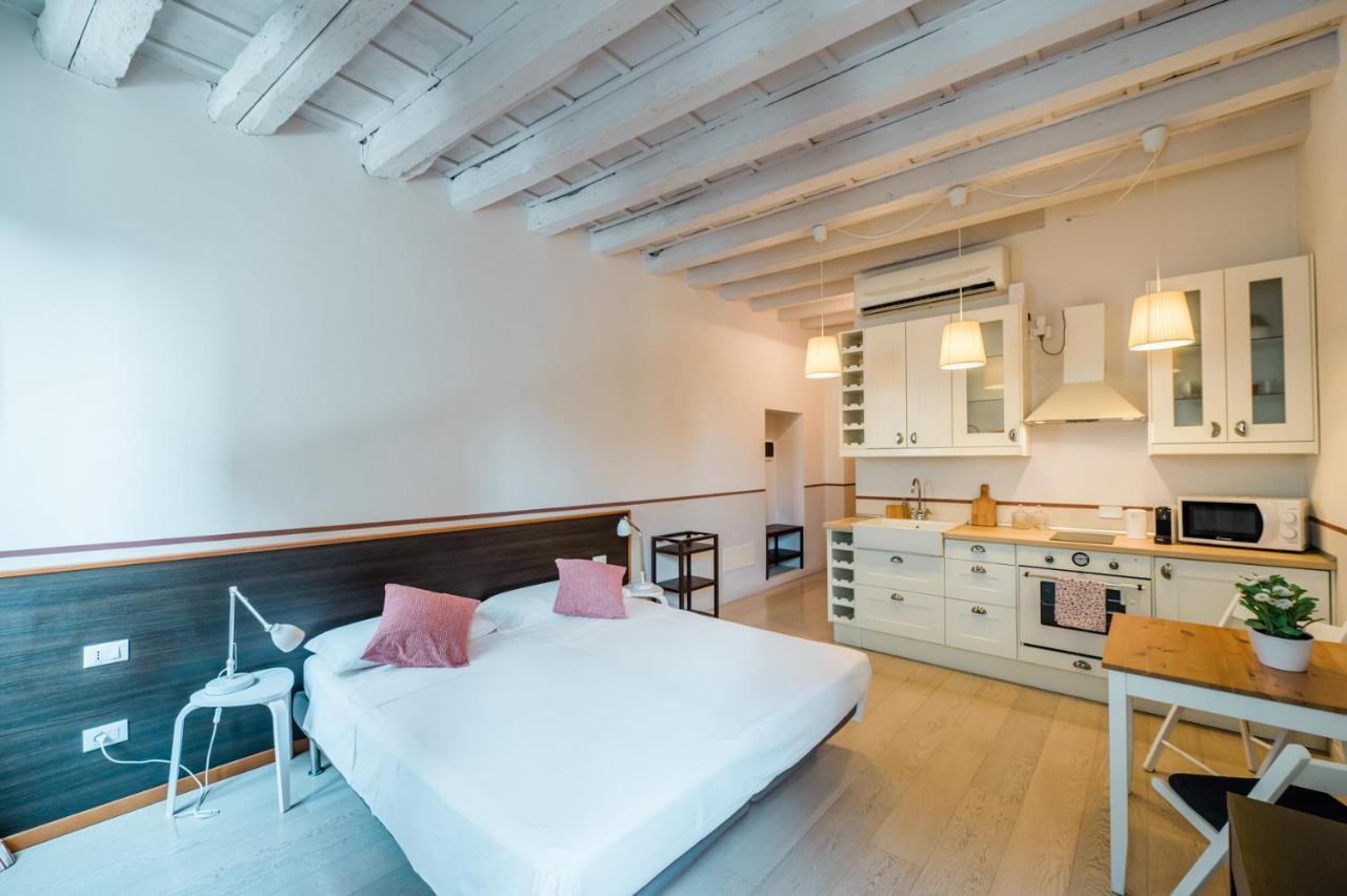 Art Street Studio Apartment *