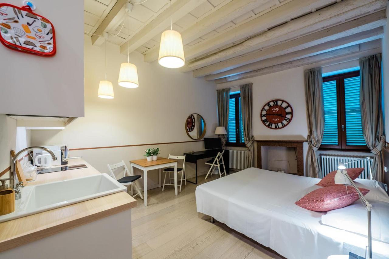 Apartment Art Street Studio