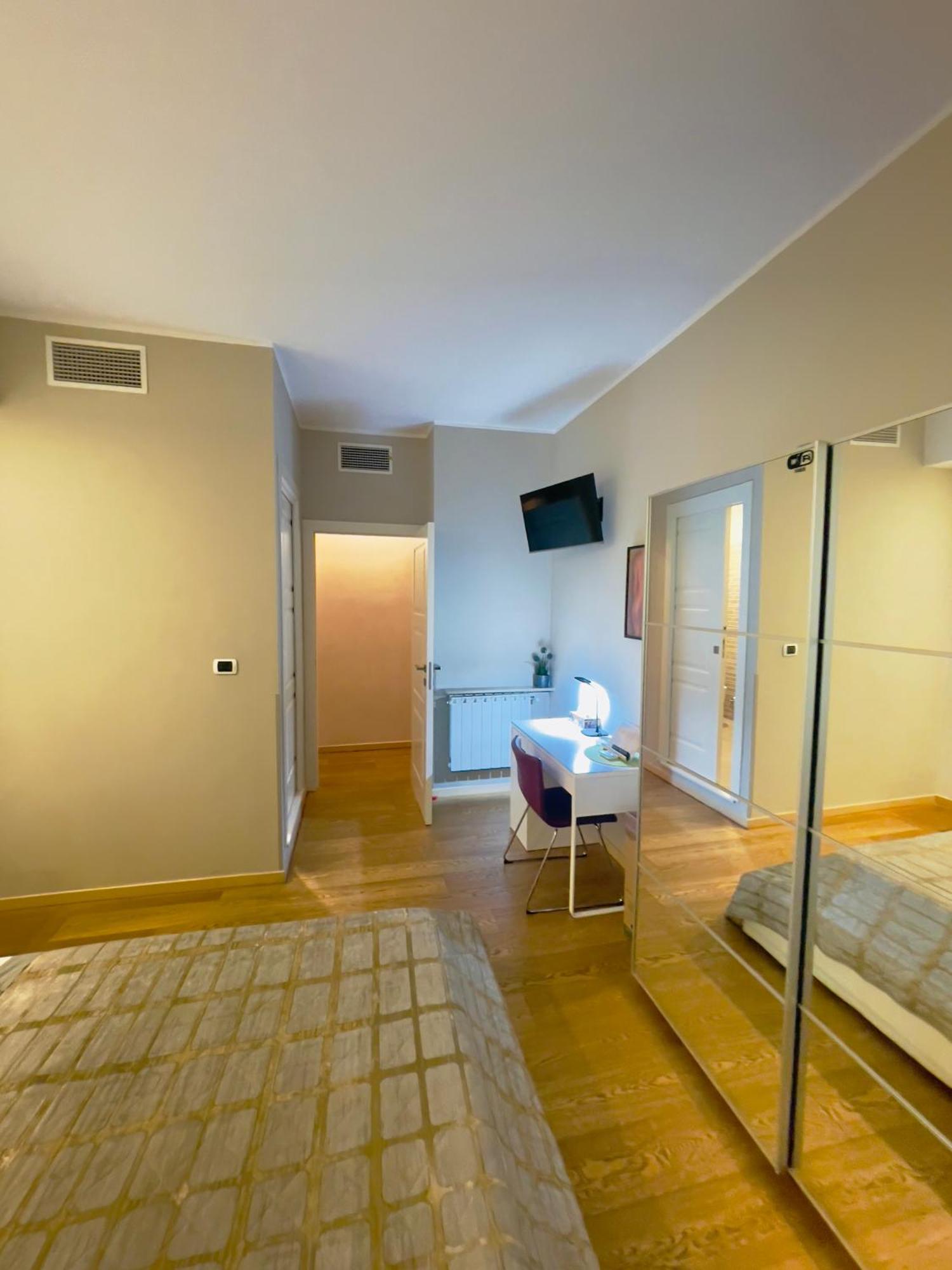 Smart House Rooms Central Luxury Bed & Breakfast *