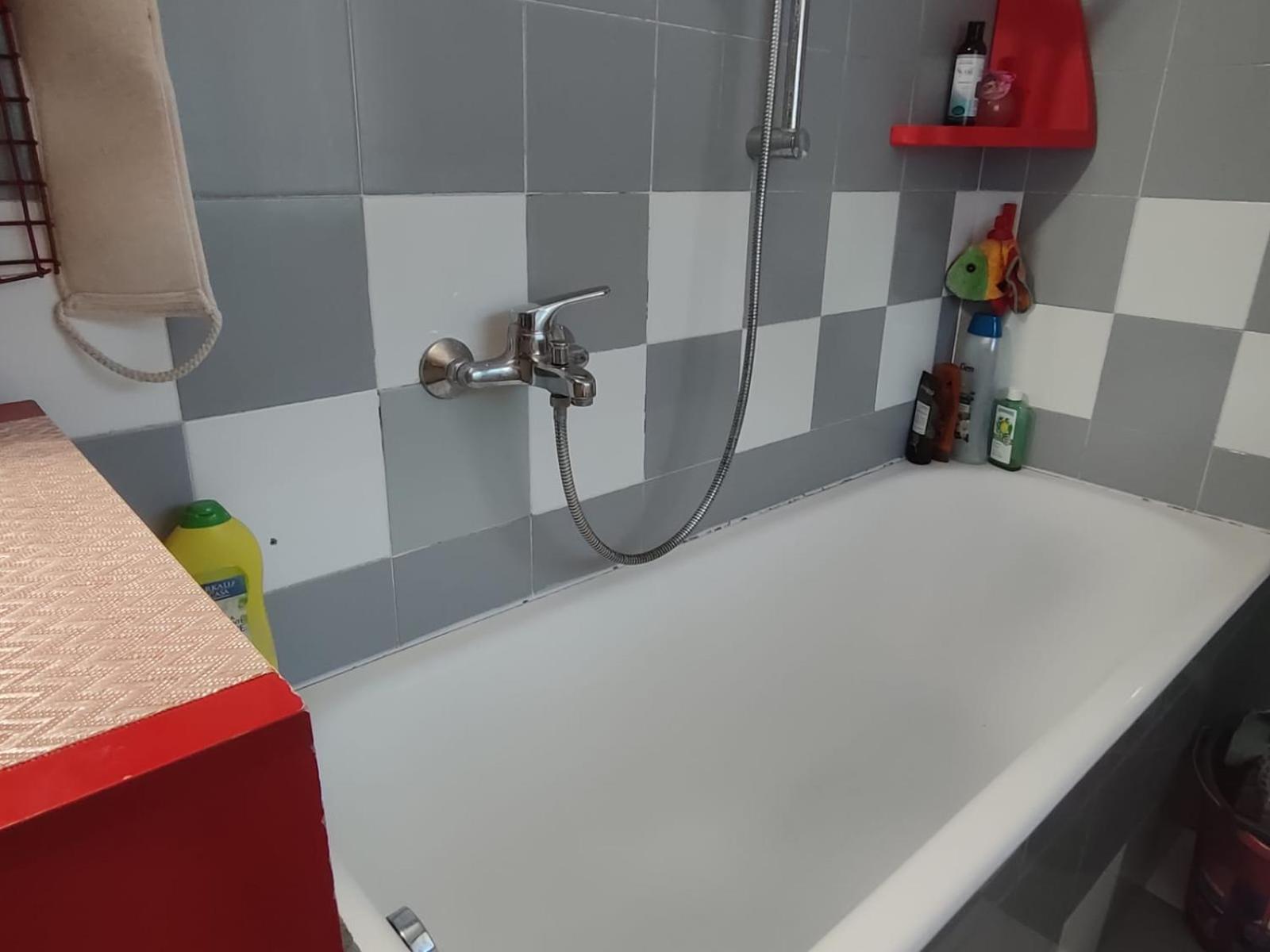 Apartment Borgo Pignolo - In With Private Bathroom And Shared Shower *
