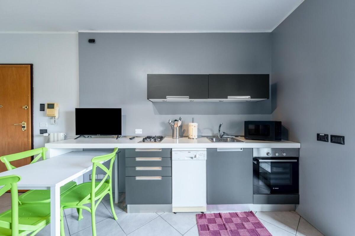 Smart W Workspace In Apartment *