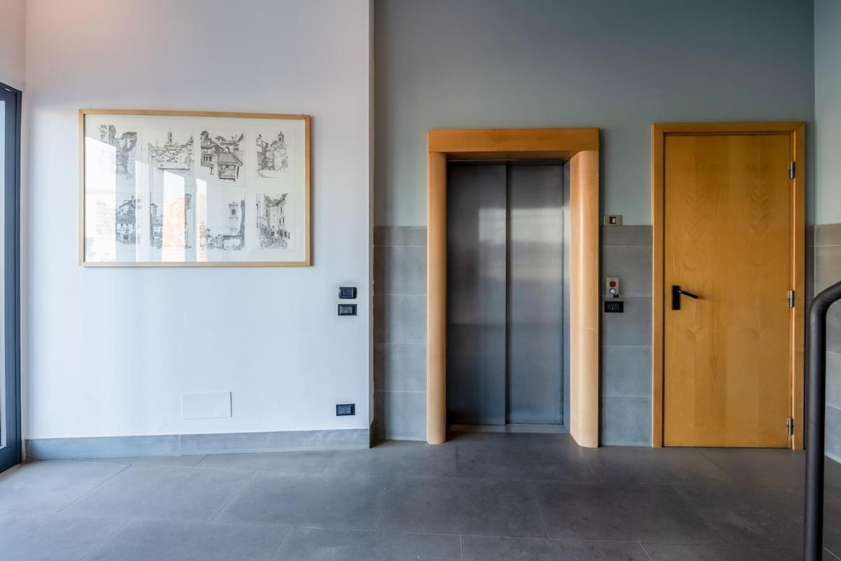 Smart W Workspace In Apartment
