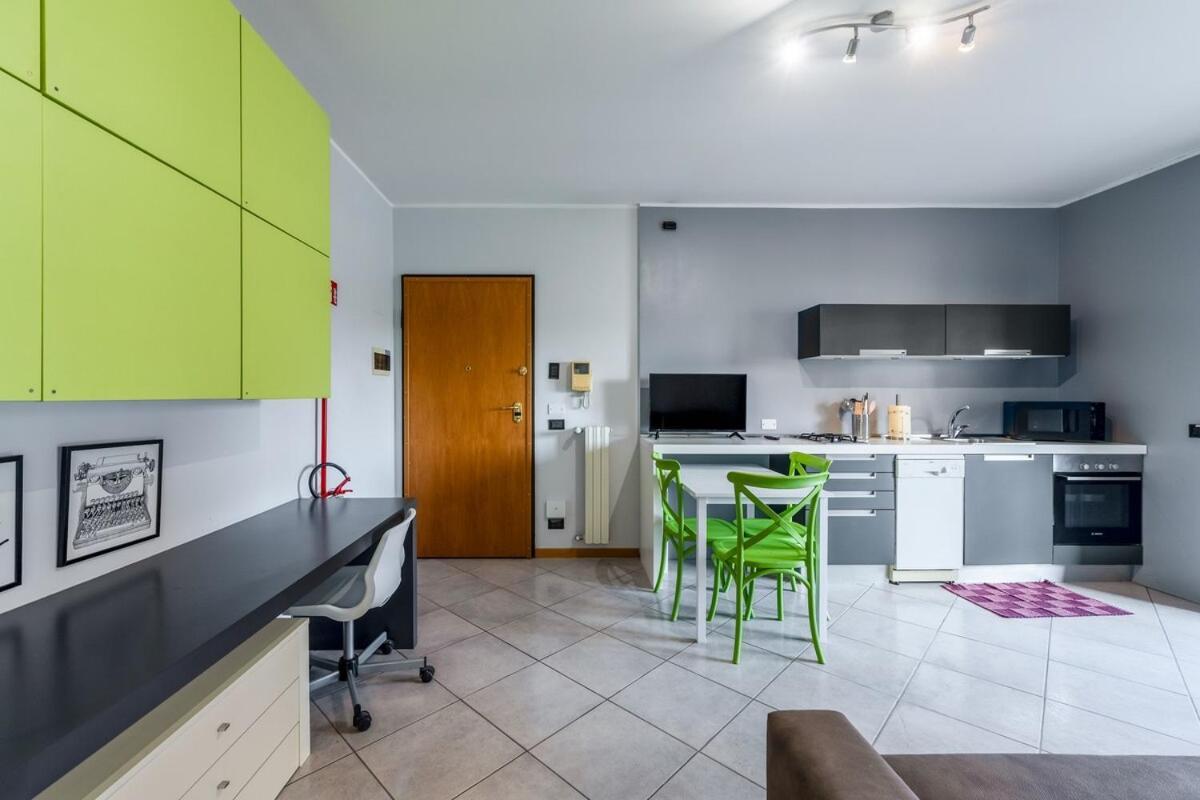 Smart W Workspace In Apartment