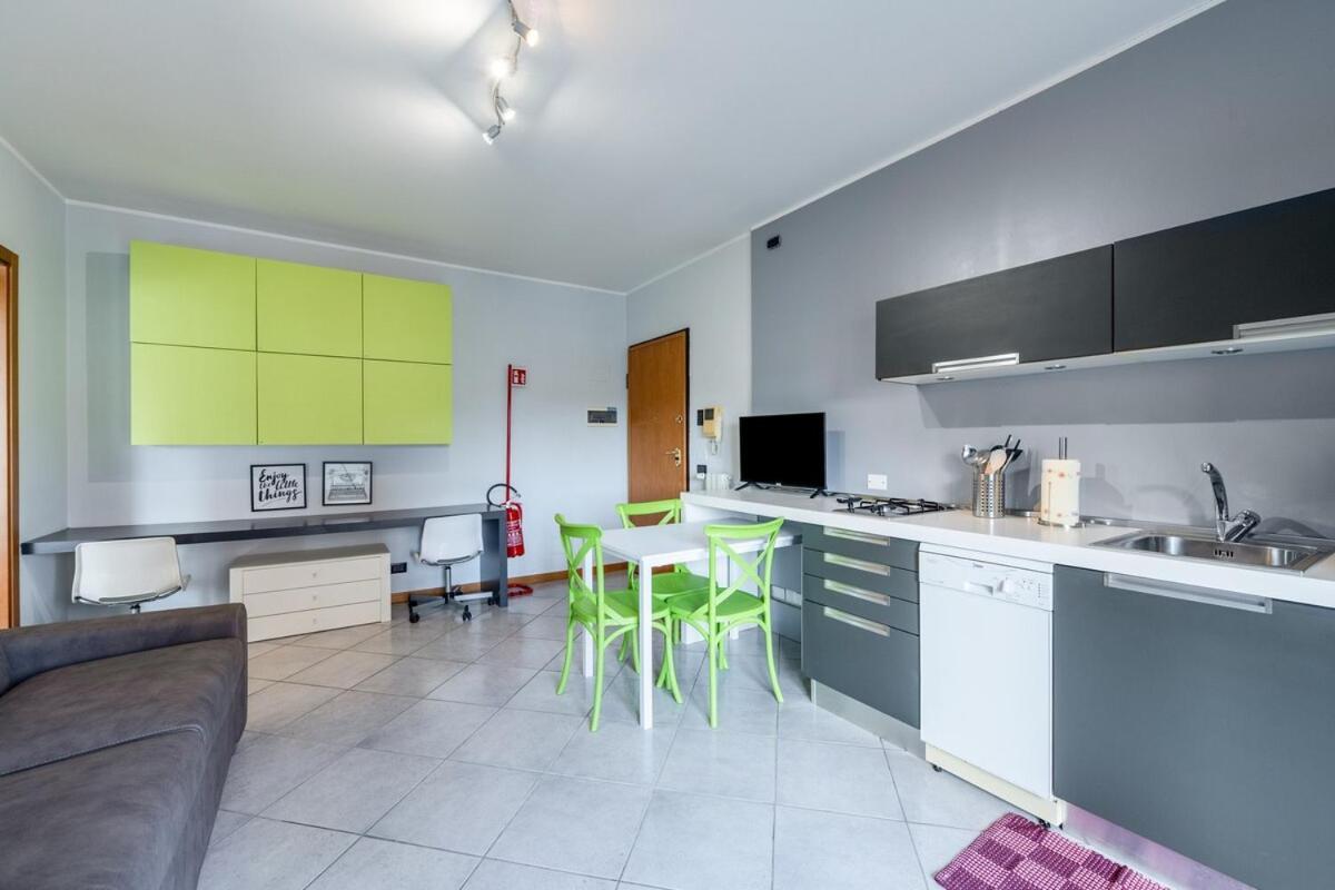 Smart W Workspace In Apartment