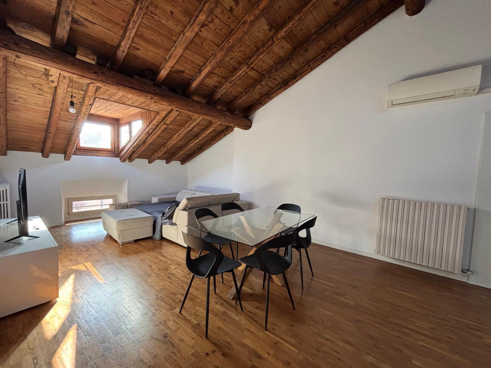 Loft Mansardato Sullo Skyline Di Apartment