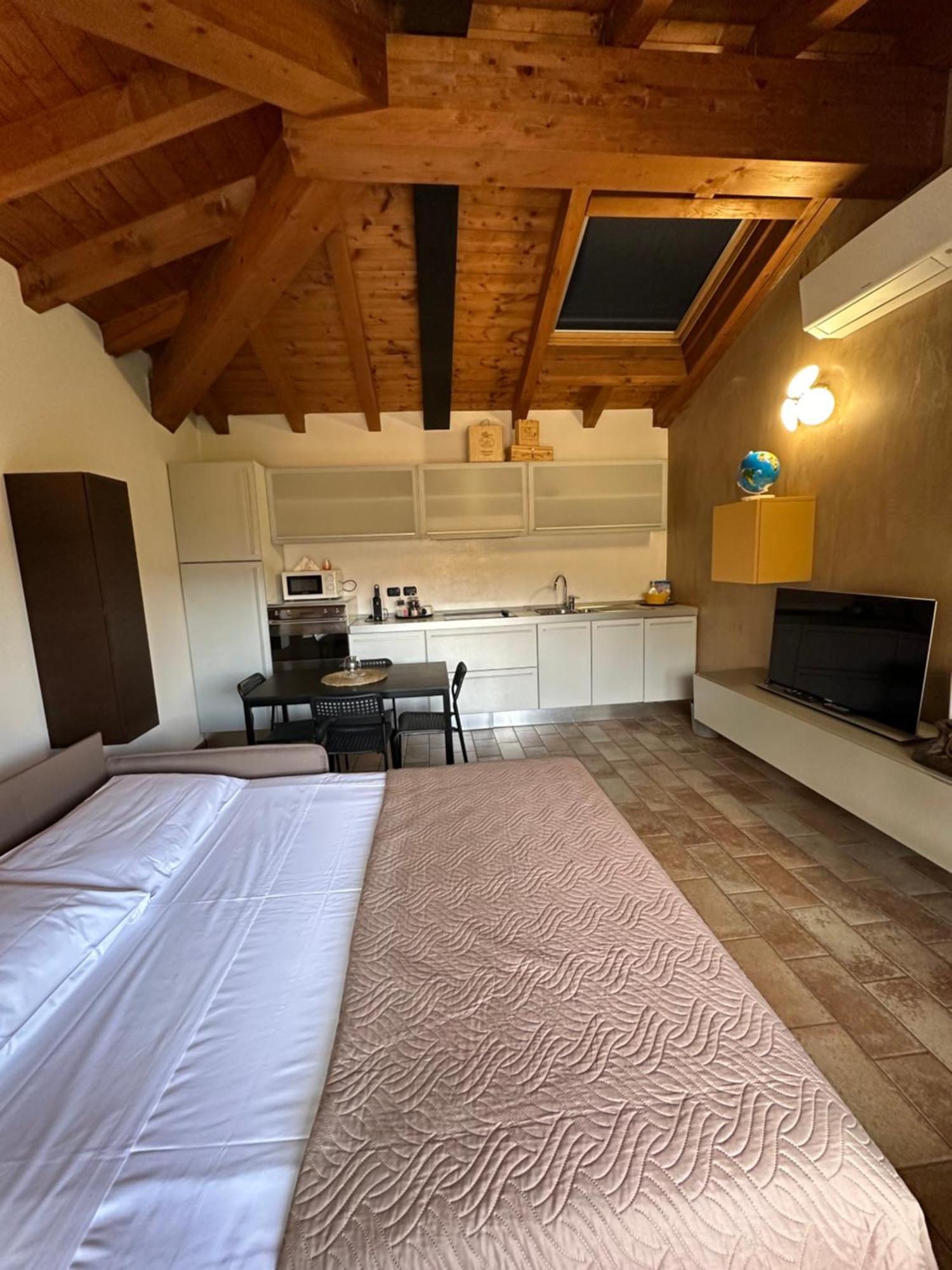 Easy Airport Sleep Fly Parking Apartment *