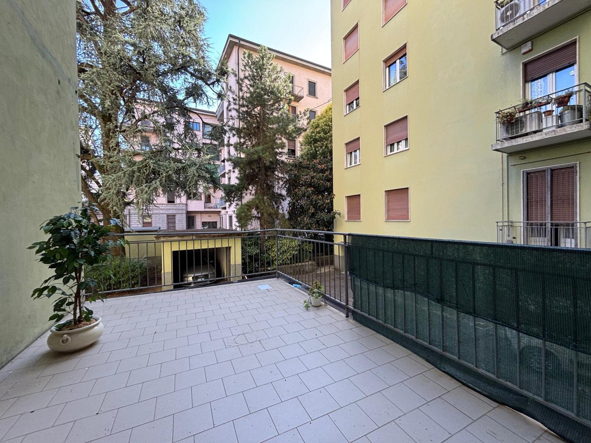 E Spazioso Con 3 Camere, 3 Bagni E Terrazzo * Bérgamo