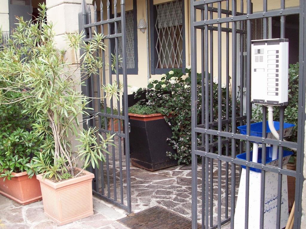 Zaffiro Blu Airport Bed & Breakfast 2*