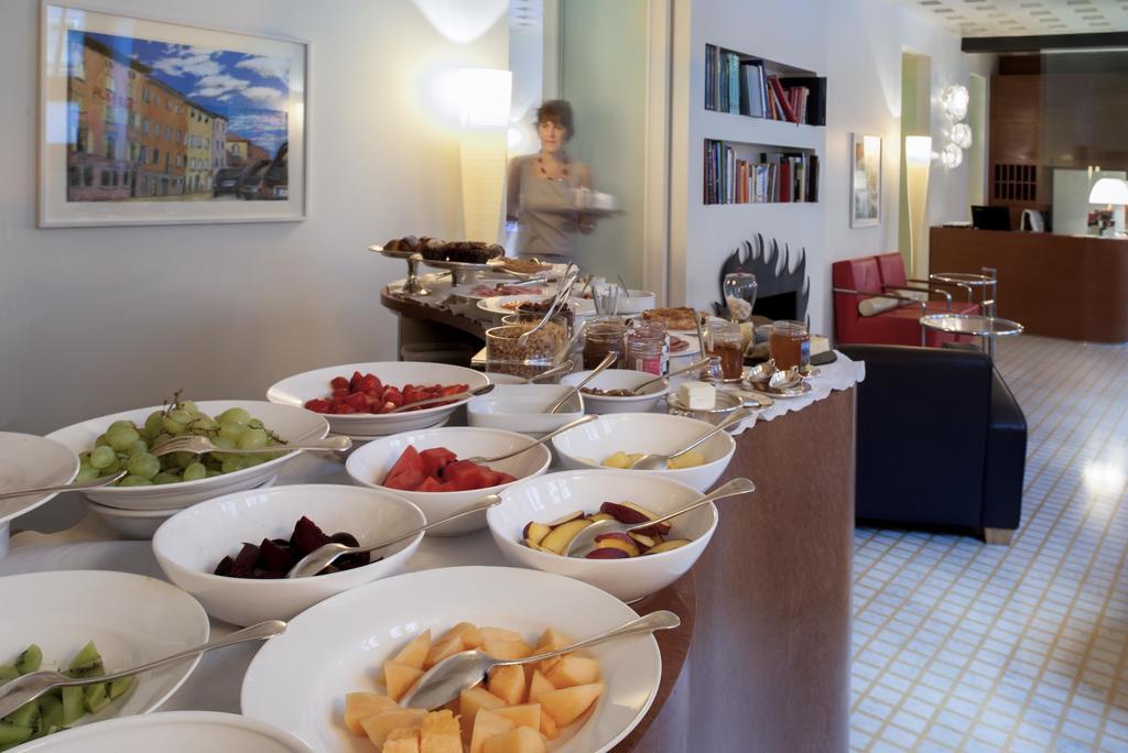 Hotel Petronilla - In 4*