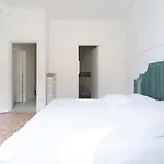Spacious Apartment - 4 Bedrooms And 3 Bathrooms