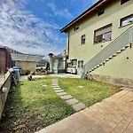 Near Train Station Luxury House 5 Beds