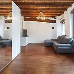 Appartamento Con Travi A Vista