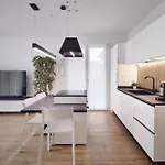 Longuelo Living One - Business Elegance & Hospital