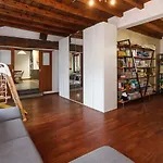 Appartamento Con Travi A Vista