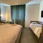 City Center - Modern Flat With Free Parking And Wifi - Apt B