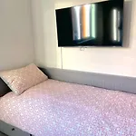 City Center - Modern Flat With Free Parking And Wifi - Apt B