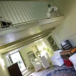 Fleur De Lis Loft