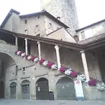 1929 Castle Guest