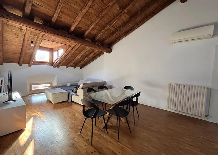 Loft Mansardato Sullo Skyline Di Bergamo