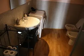 Bergamo Apartment And Room