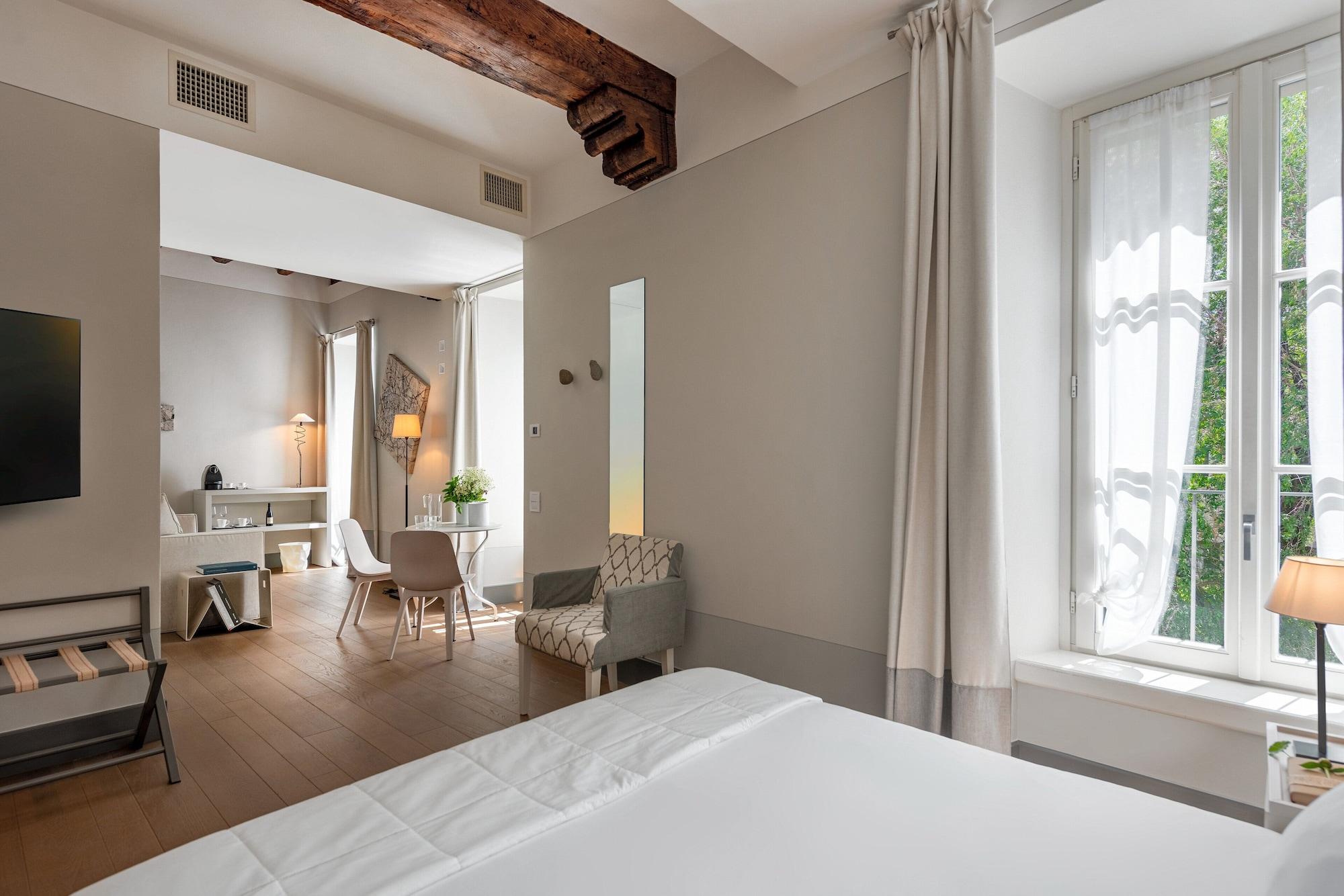 Gombithotel Khách sạn 4*