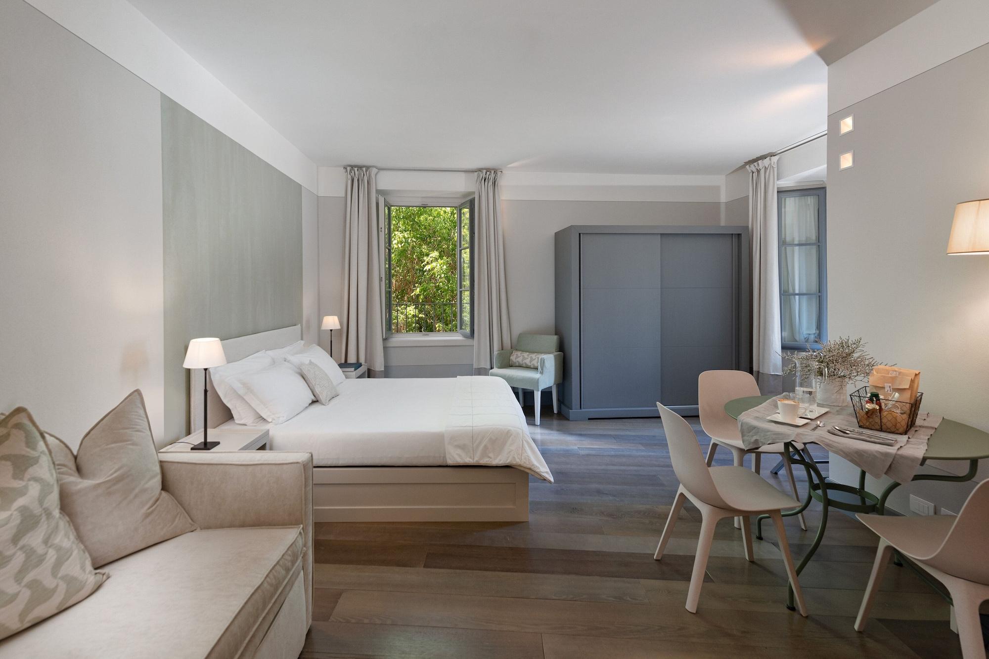 Gombithotel Khách sạn