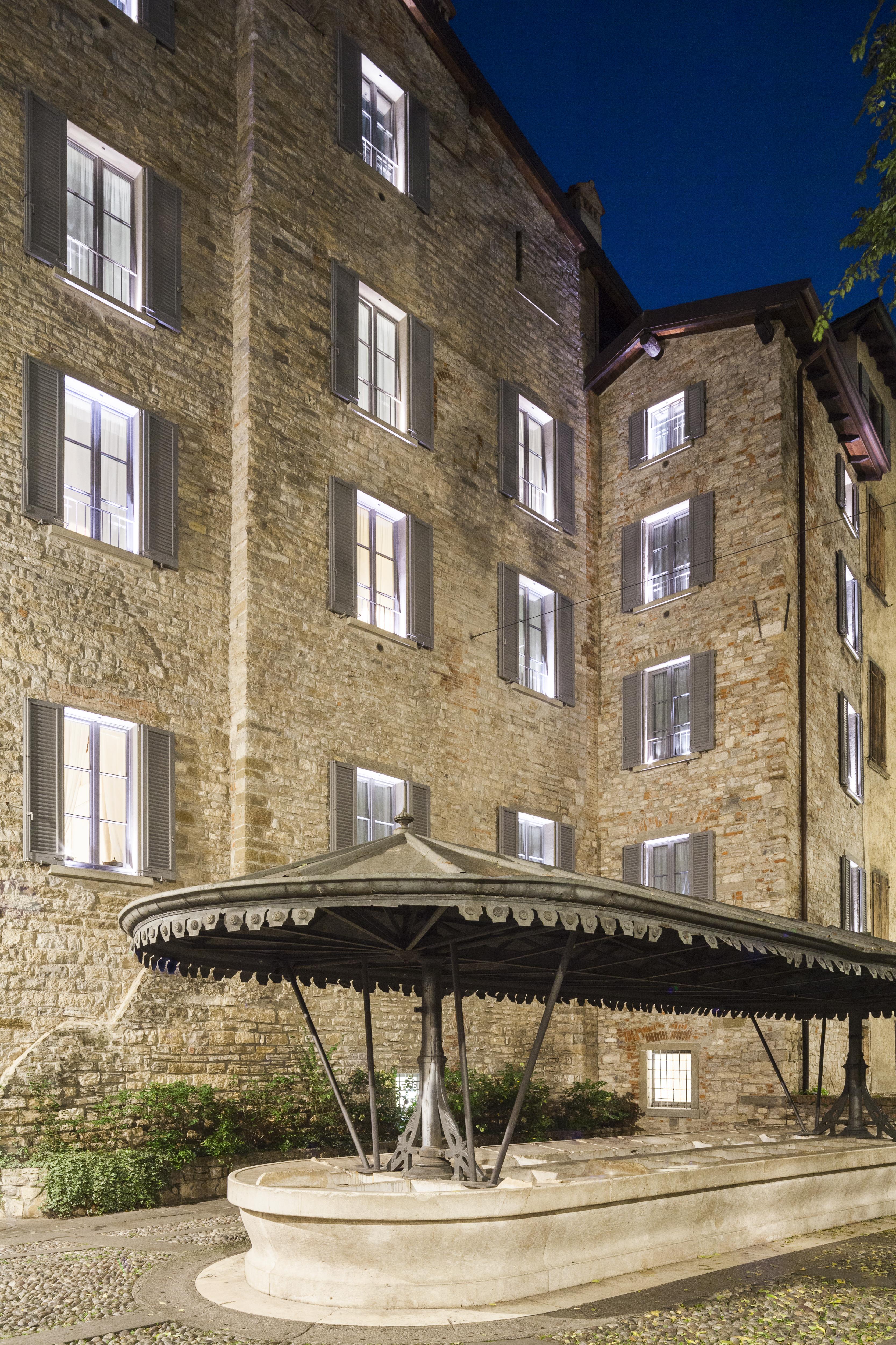Gombithotel Khách sạn