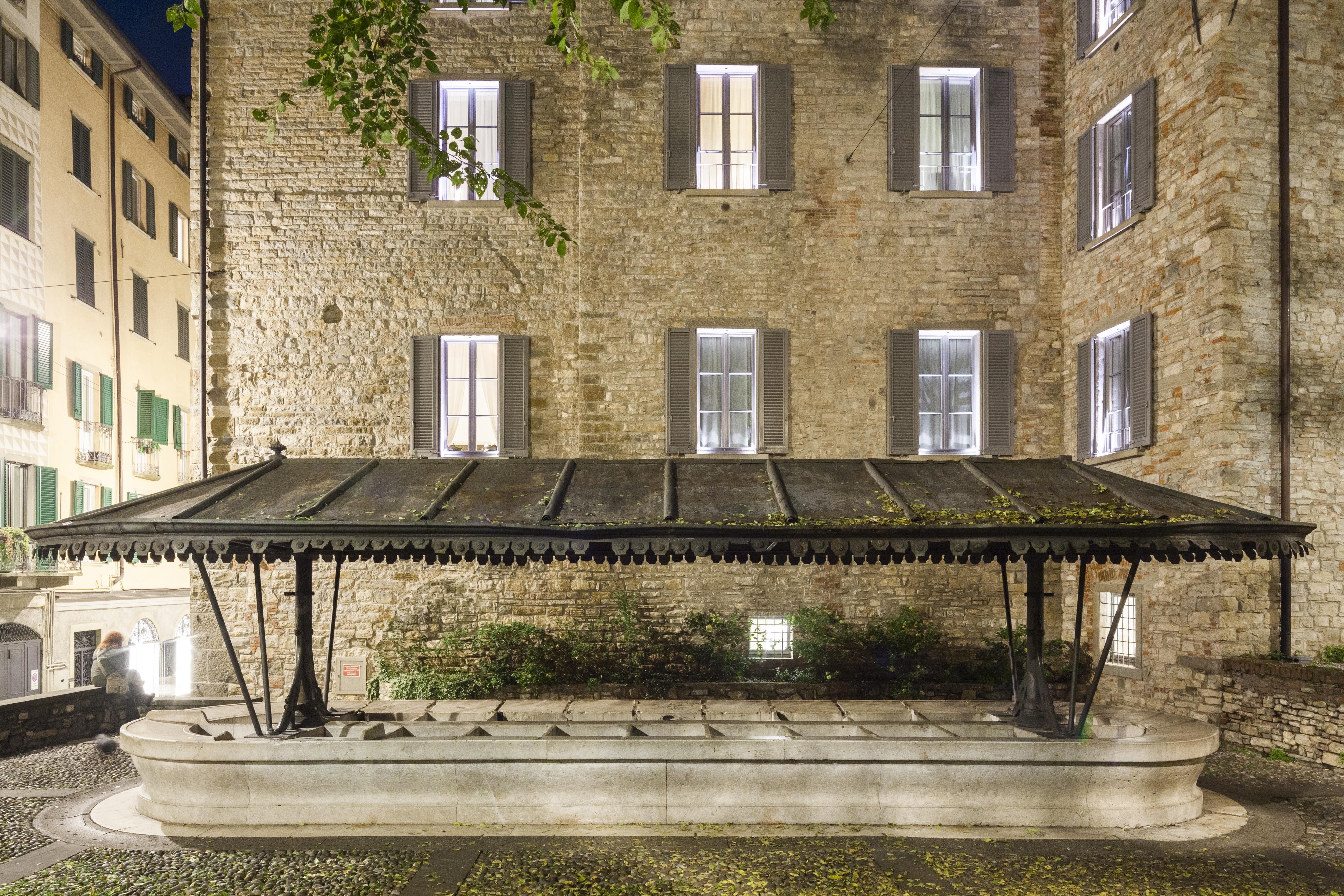 Gombithotel Khách sạn