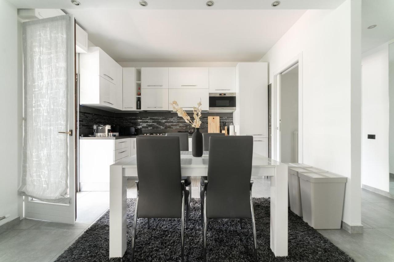 Oasis Luxury - A.c/terrace/2bedrooms Apartment