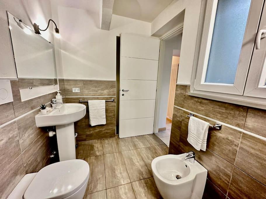 Apartment Near Train Station Luxury House 5 Beds *