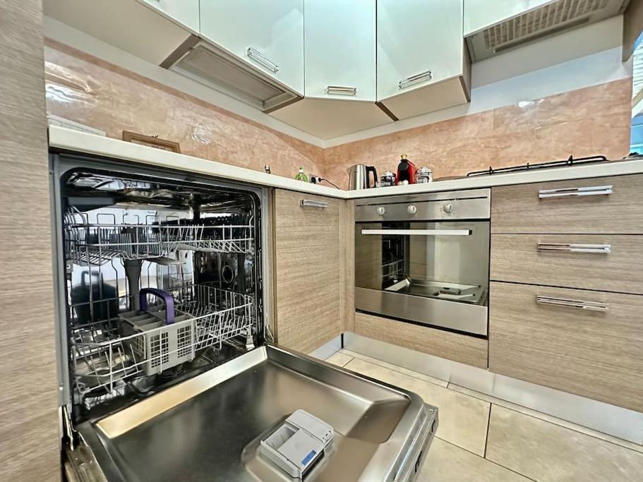 Apartment Near Train Station Luxury House 5 Beds *