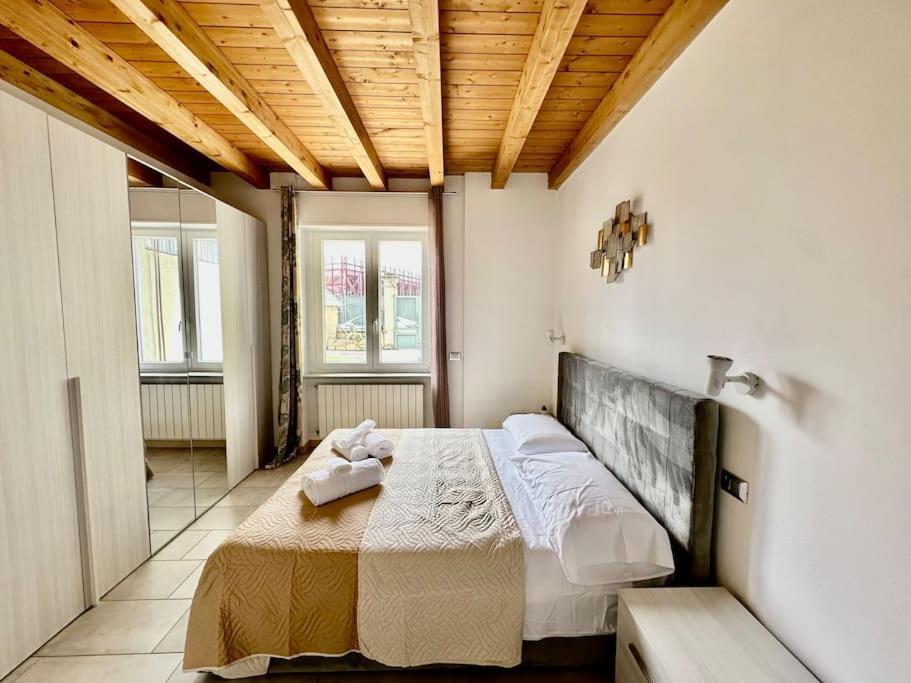 Near Train Station Luxury House 5 Beds Apartment *