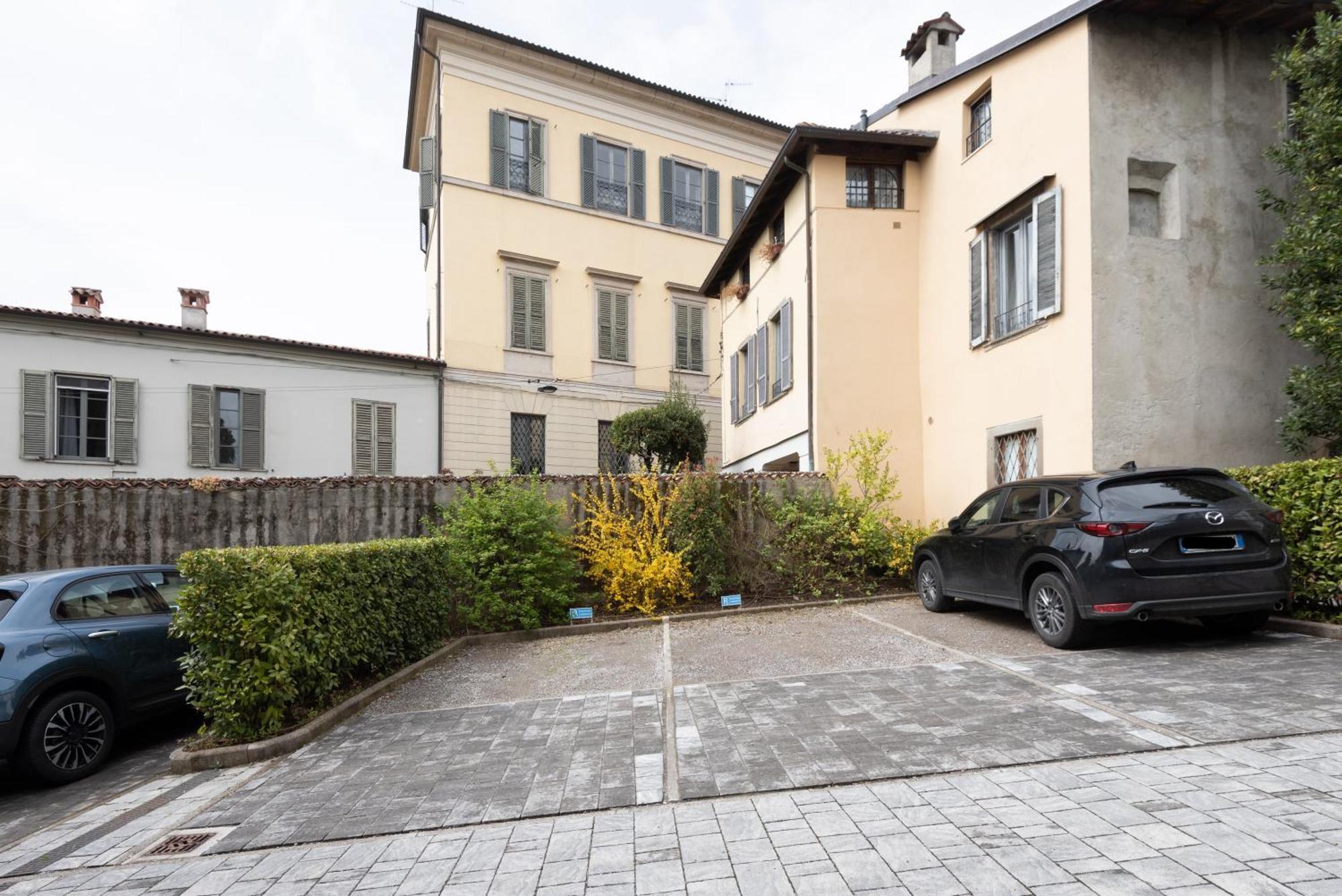 Rego Apartments - Boutique Aparthotel & Serenity Spa With Some Off-Site Apartments In The Heart Of Bergamo City Center Bergamo