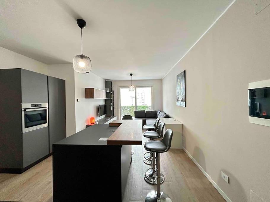 Apartment 10 Min Airport+free Private Parking5 Min Train