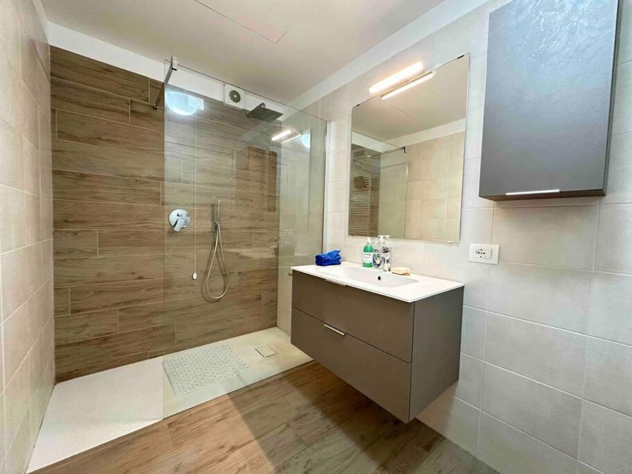Apartment 10 Min Airport+free Private Parking5 Min Train