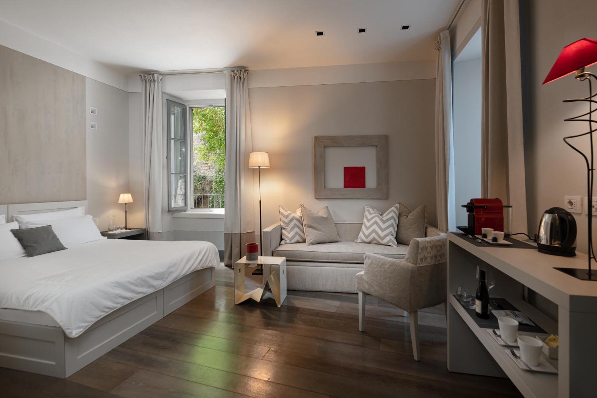 Gombithotel Khách sạn 4*