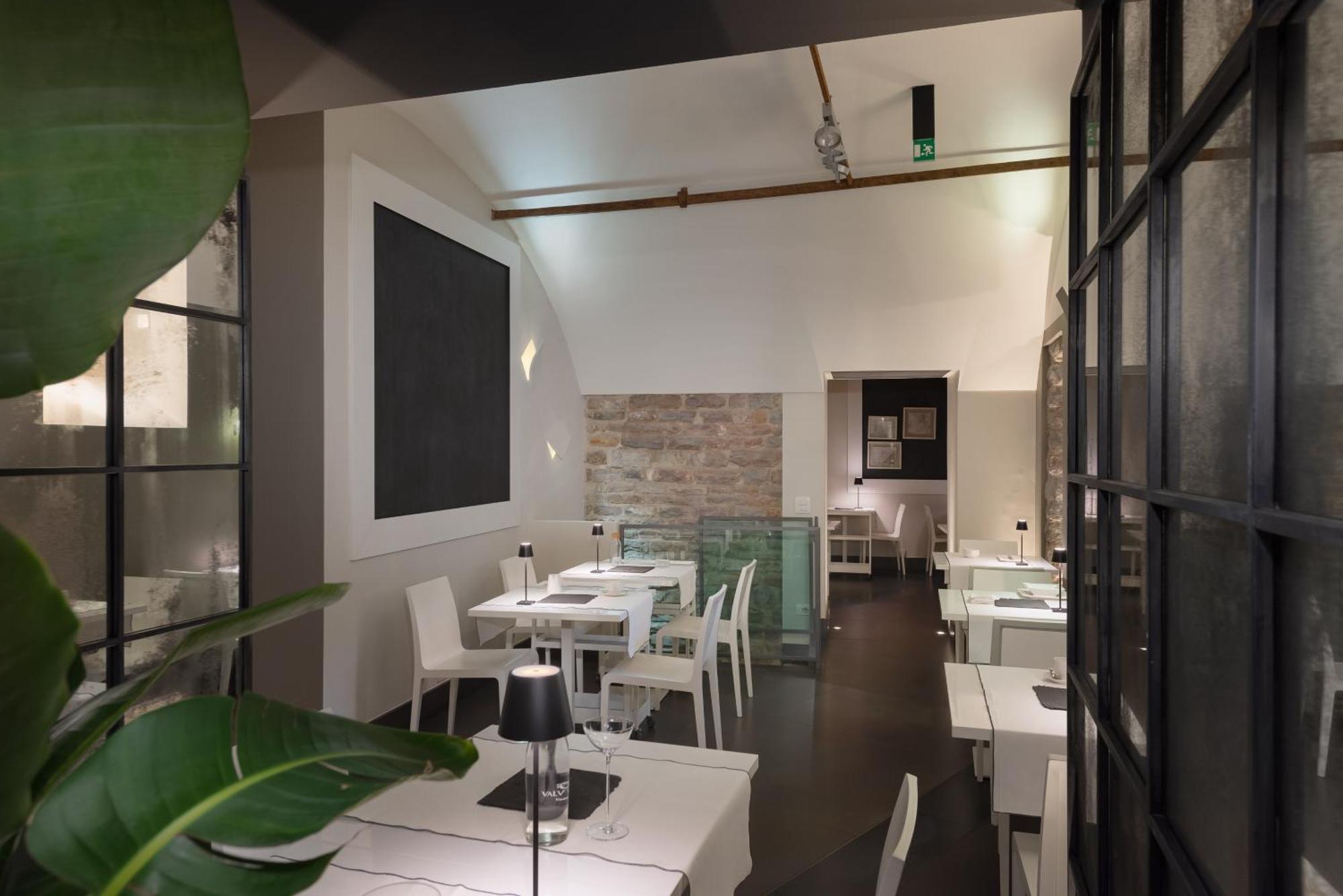 Gombithotel Khách sạn