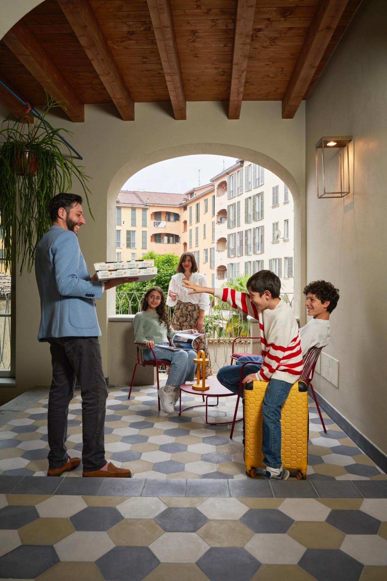 Rego Apartments - Boutique Aparthotel & Serenity Spa With Some Off-Site Apartments In The Heart Of Bergamo City Center Huoneisto