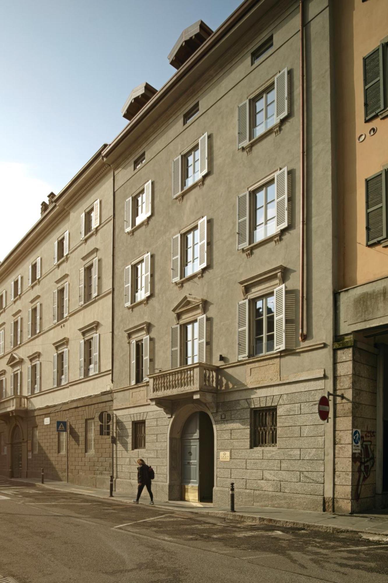 Huoneisto Rego Apartments - Boutique Aparthotel & Serenity Spa With Some Off-Site Apartments In The Heart Of Bergamo City Center *