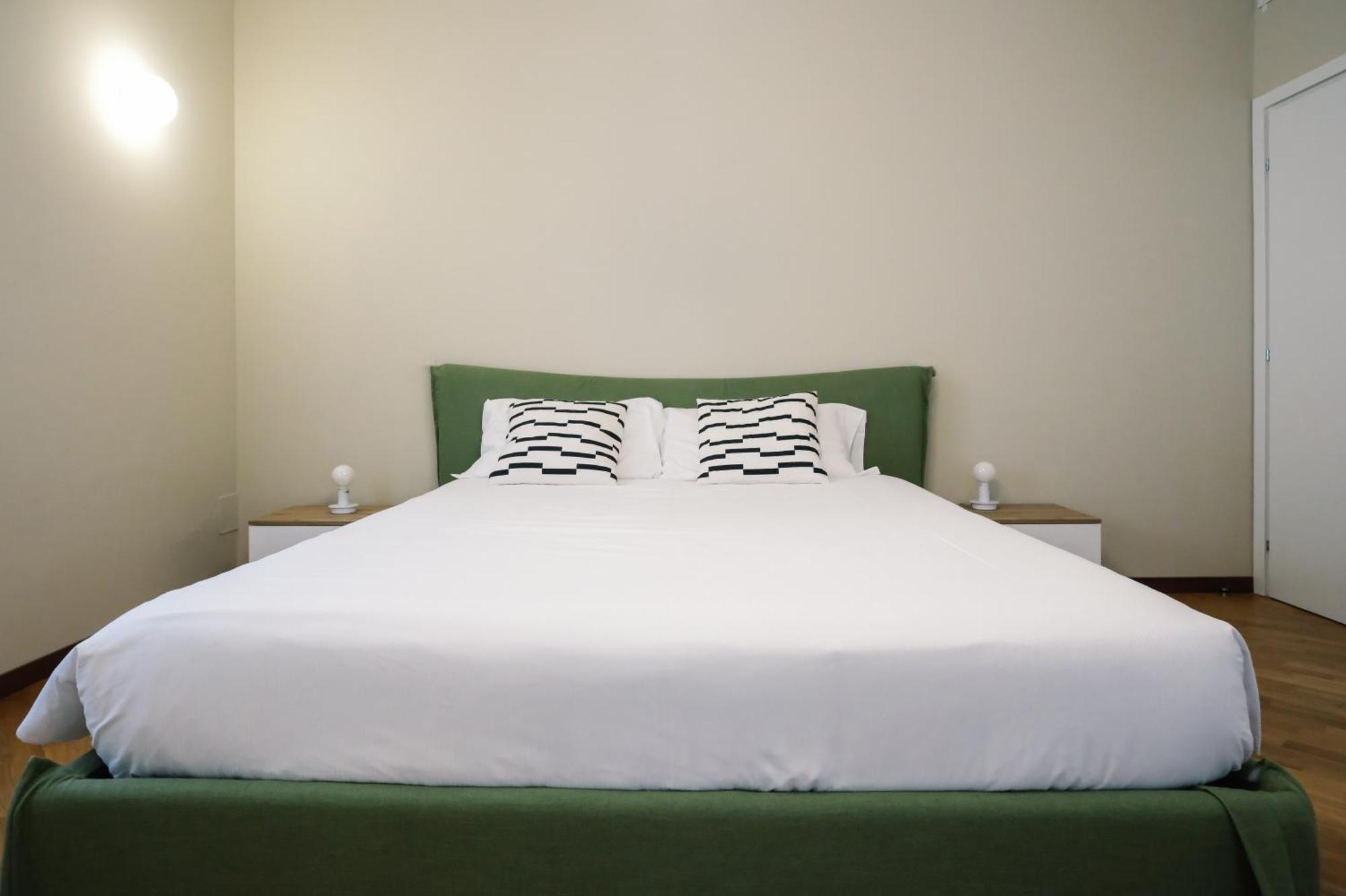 Flora Inn, Scotti's House - Due Passi In Centro Guesthouset