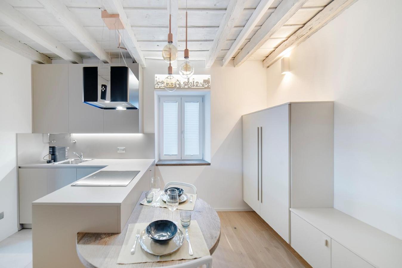 Modern Center 5 Minutes From Citta' Alta And Train Station Apartment