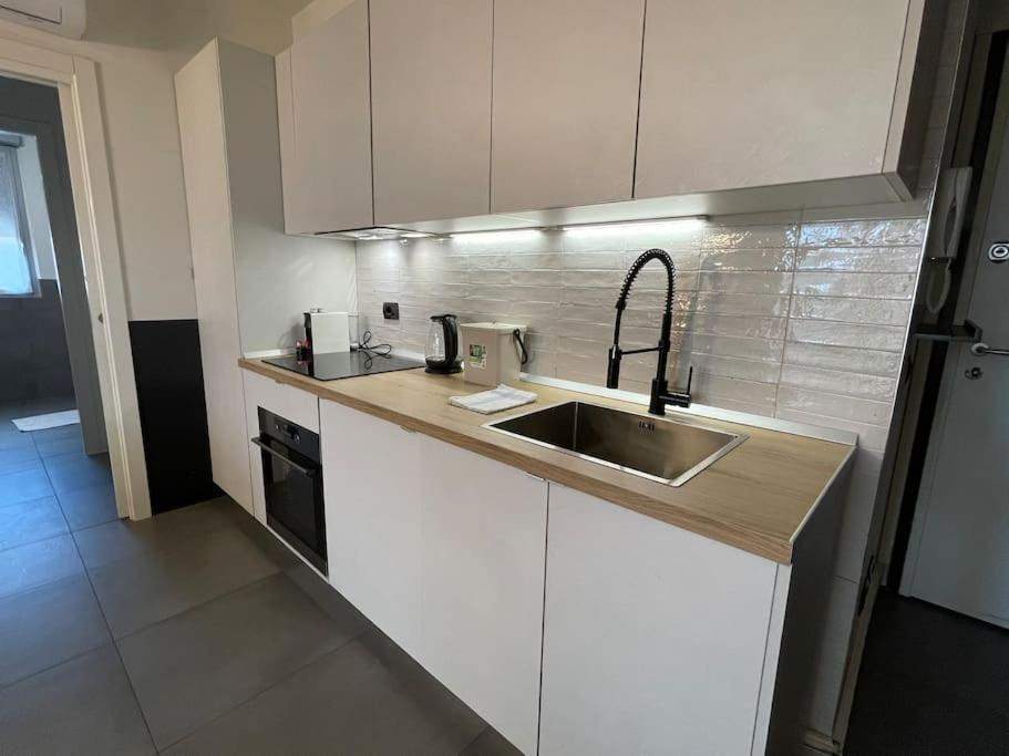 Apartment Center - Modern Flat With Free Parking And Wifi - B *