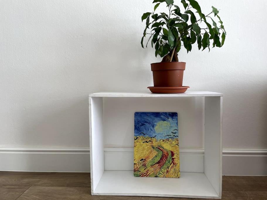 Apartment Gogh House In