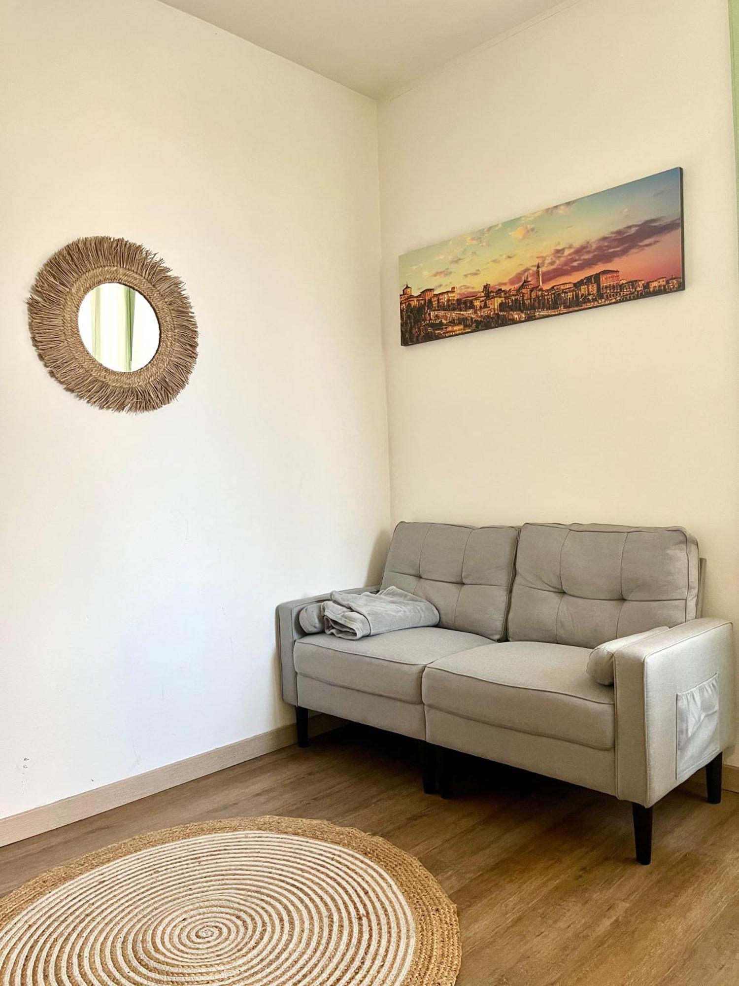 New San Lazzaro House 2 Boho Style -piazza Pontida Apartment