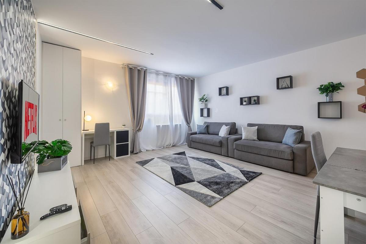 Zona Stadium - Free Parking, Wi-fi, Ac Apartment
